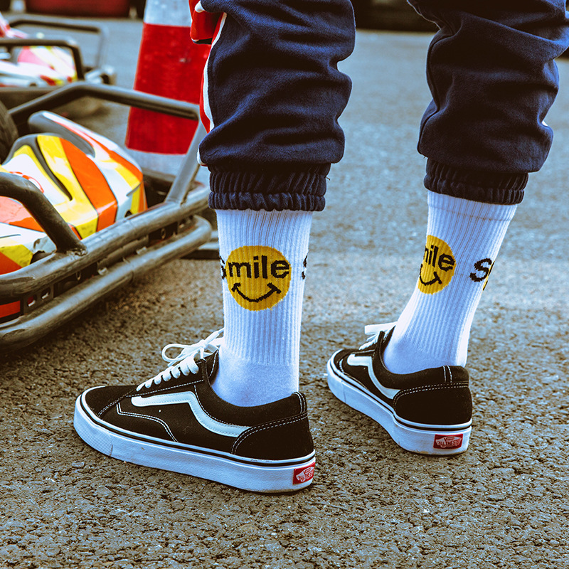 Street Hip-hop Smile Wind-in-tube Cotton Socks Tide Male And Female Couple Wild Sport Stockings